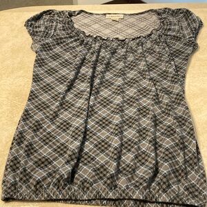 Women’s size medium cap sleeve gray plaid top